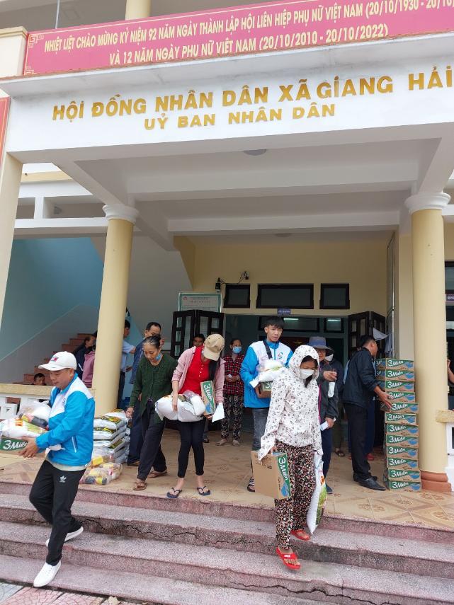 Hướng về miền Trung thân yêu - trao quà tại Giang Hải, Phú Lộc, TT Huế (21/10/2022)